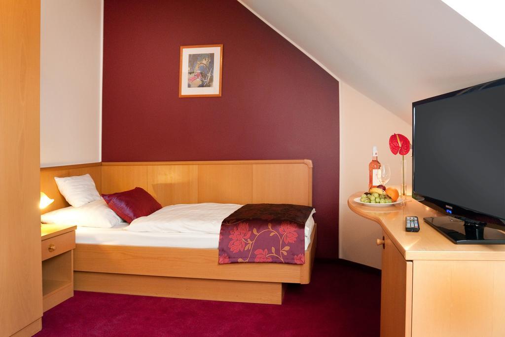 Hotel Kalvaria Győr Zimmer foto
